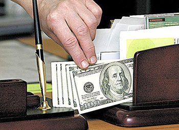 Взятка должностному лицу – депутату К.